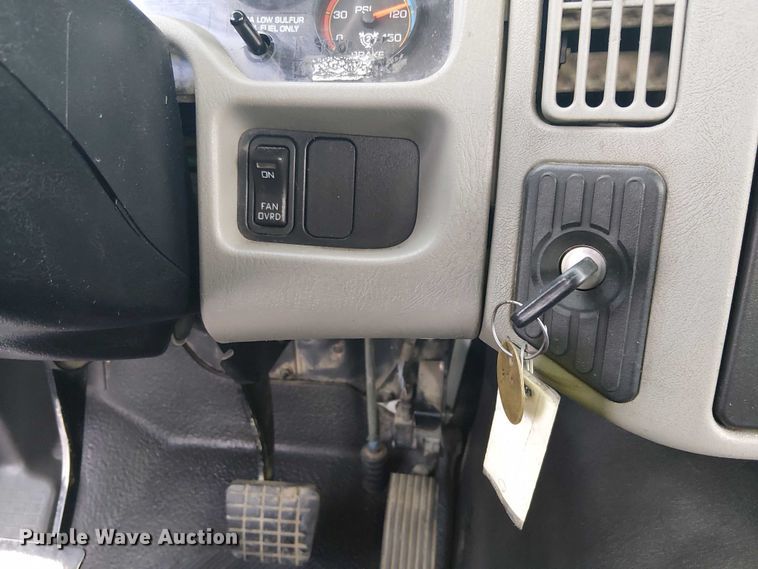 image for item EE5094 2014 International SF667 vacuum truck