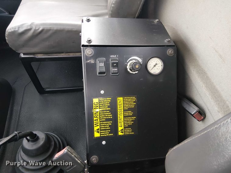 image for item EE5094 2014 International SF667 vacuum truck