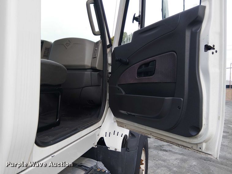 image for item EE5094 2014 International SF667 vacuum truck