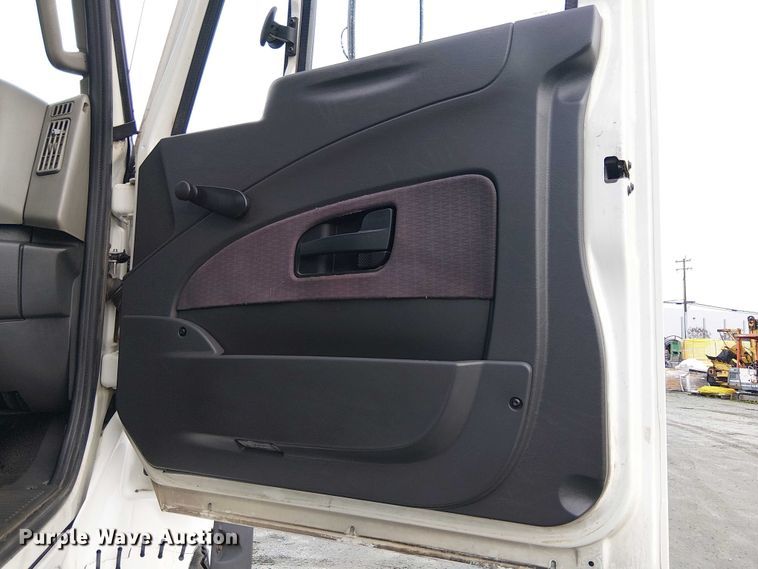 image for item EE5094 2014 International SF667 vacuum truck