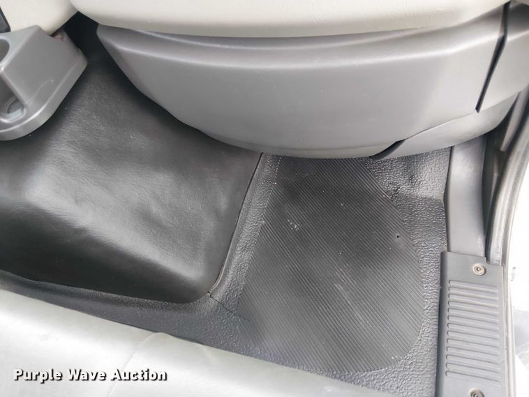 image for item EE5094 2014 International SF667 vacuum truck