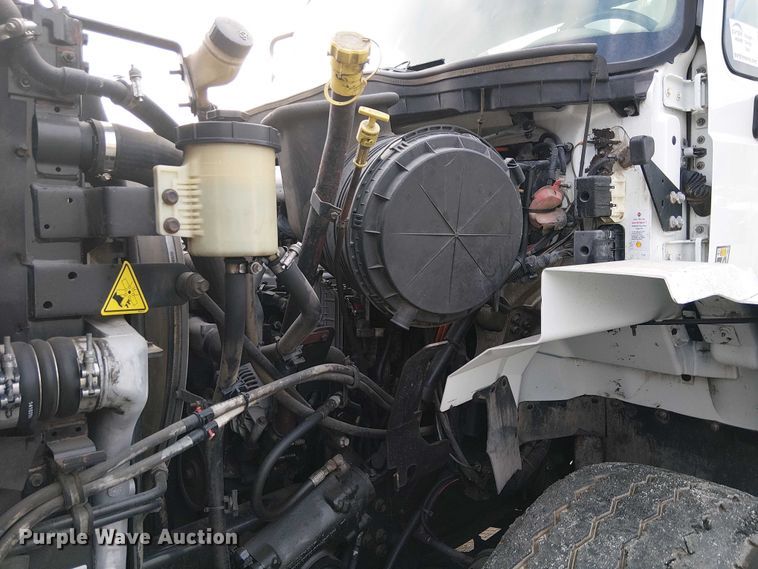 image for item EE5094 2014 International SF667 vacuum truck