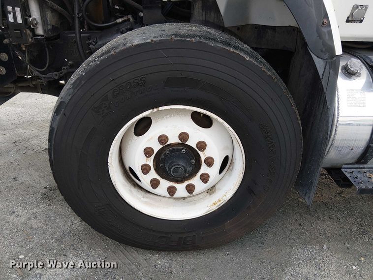 image for item EE5094 2014 International SF667 vacuum truck