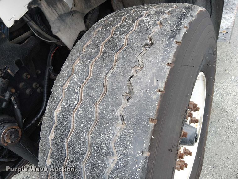 image for item EE5094 2014 International SF667 vacuum truck