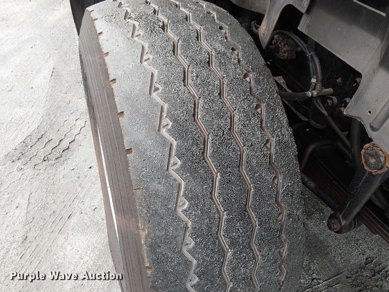 image for item EE5094 2014 International SF667 vacuum truck