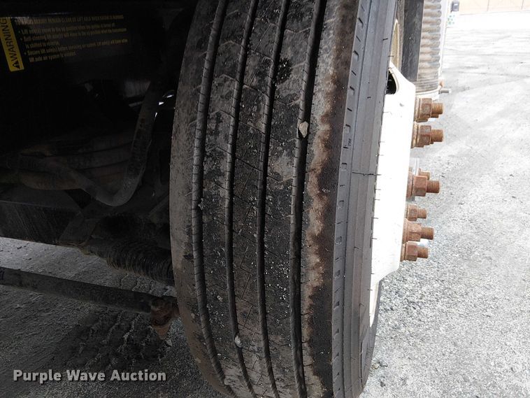 image for item EE5094 2014 International SF667 vacuum truck