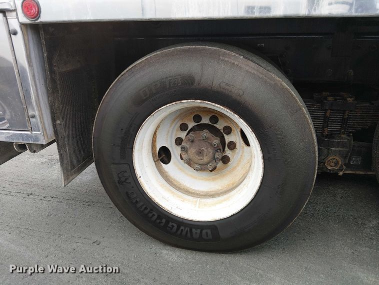 image for item EE5094 2014 International SF667 vacuum truck