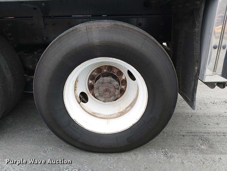 image for item EE5094 2014 International SF667 vacuum truck