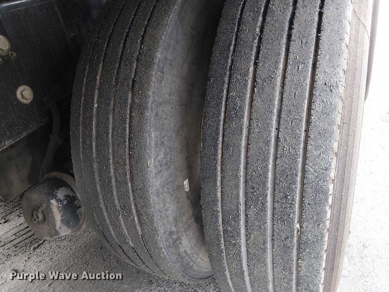 image for item EE5094 2014 International SF667 vacuum truck