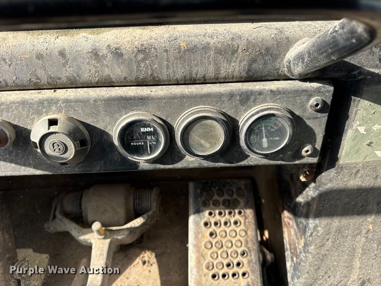 image for item EF2341 1994 Caterpillar 953B track loader