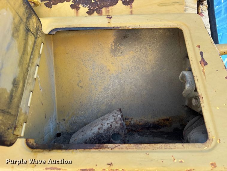 image for item EF2342 1992 Caterpillar D5H dozer