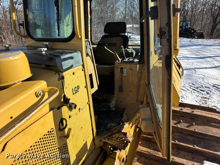 image for item EF2342 1992 Caterpillar D5H dozer