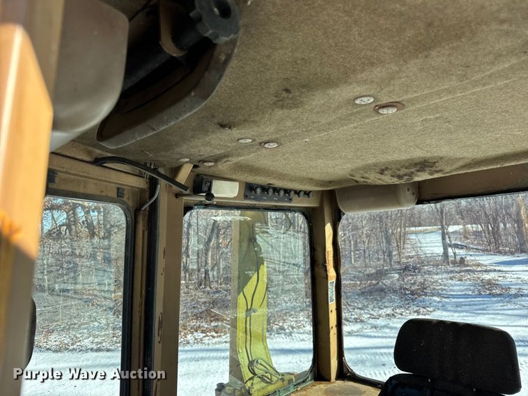 image for item EF2342 1992 Caterpillar D5H dozer