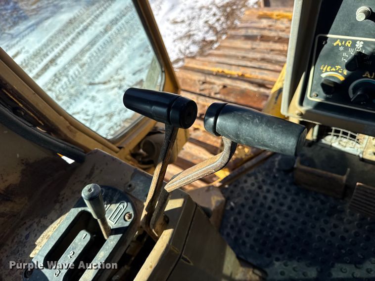 image for item EF2342 1992 Caterpillar D5H dozer