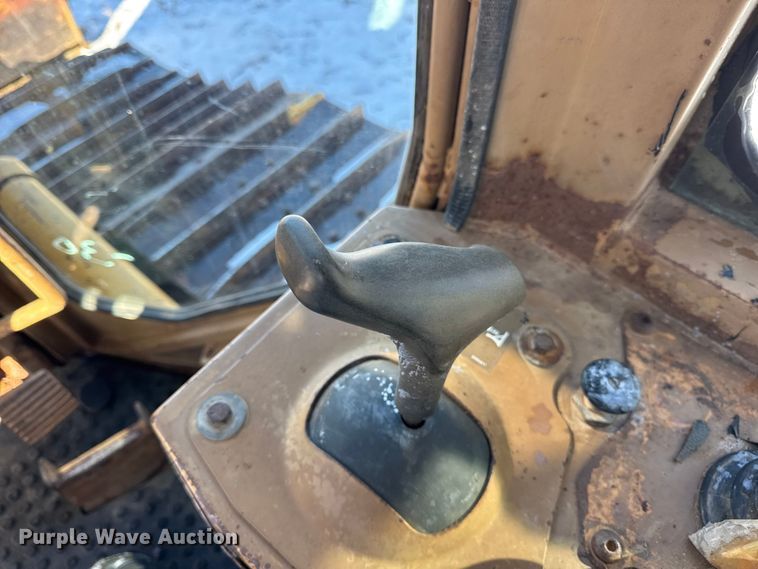 image for item EF2342 1992 Caterpillar D5H dozer