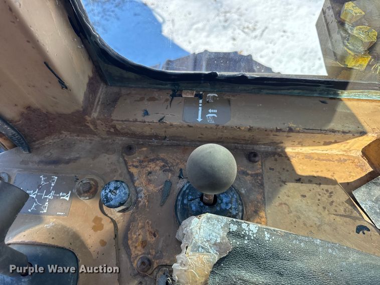 image for item EF2342 1992 Caterpillar D5H dozer