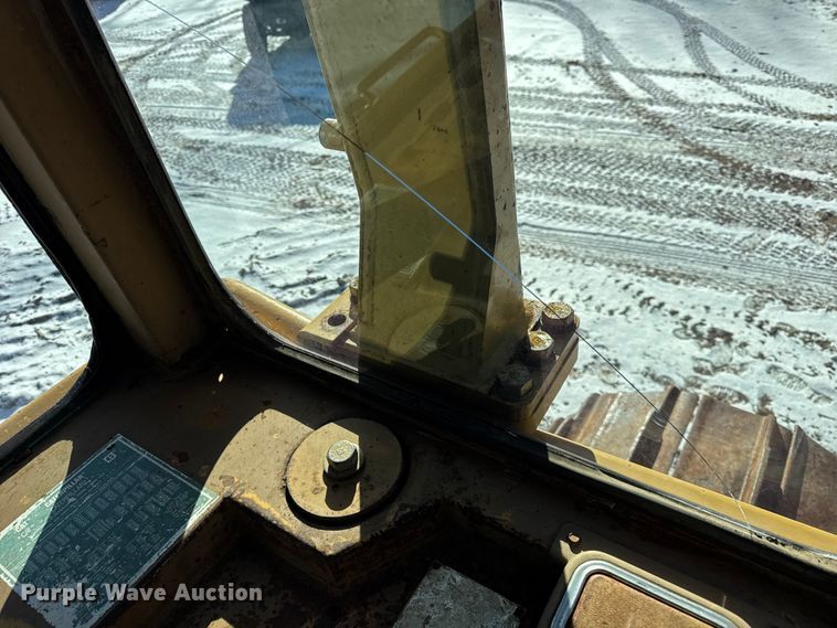 image for item EF2342 1992 Caterpillar D5H dozer