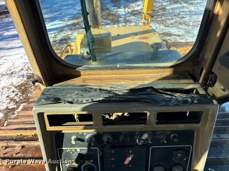 image for item EF2342 1992 Caterpillar D5H dozer