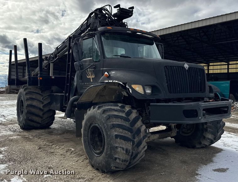 image for item EF2343 2004 International 7400 log loader truck