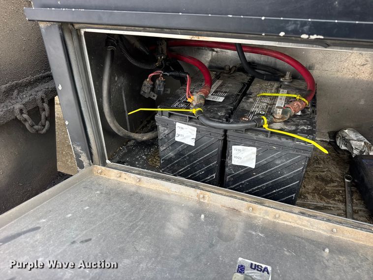 image for item EF2343 2004 International 7400 log loader truck