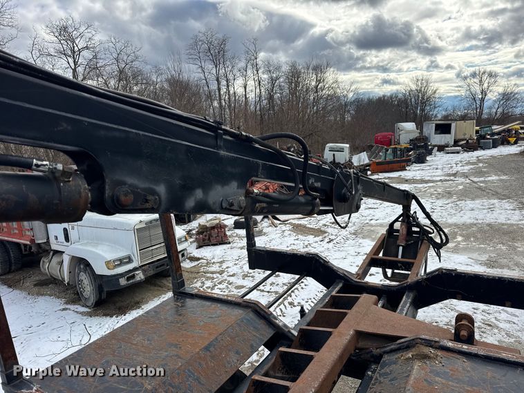 image for item EF2343 2004 International 7400 log loader truck