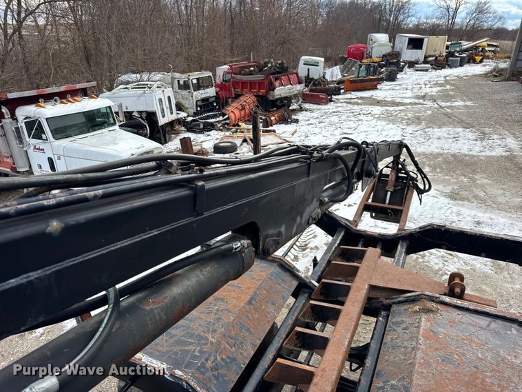 image for item EF2343 2004 International 7400 log loader truck