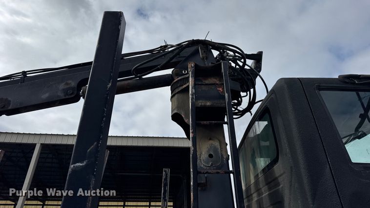 image for item EF2343 2004 International 7400 log loader truck