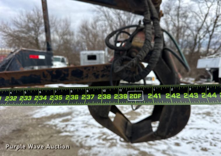 image for item EF2343 2004 International 7400 log loader truck