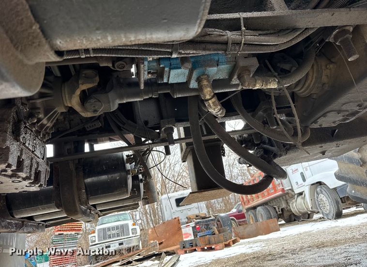 image for item EF2343 2004 International 7400 log loader truck