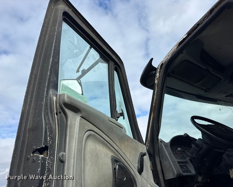 image for item EF2343 2004 International 7400 log loader truck