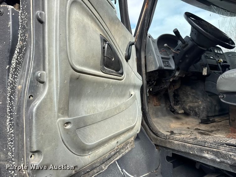 image for item EF2343 2004 International 7400 log loader truck