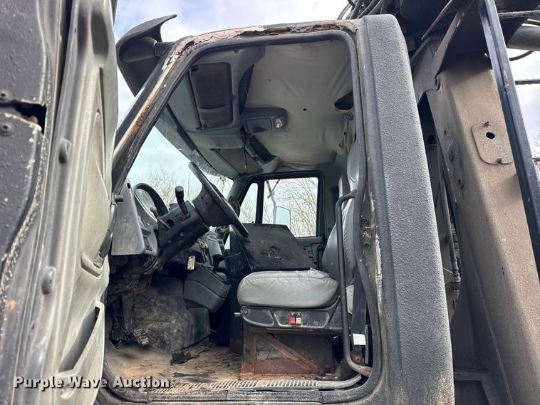 image for item EF2343 2004 International 7400 log loader truck