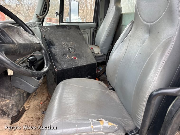 image for item EF2343 2004 International 7400 log loader truck