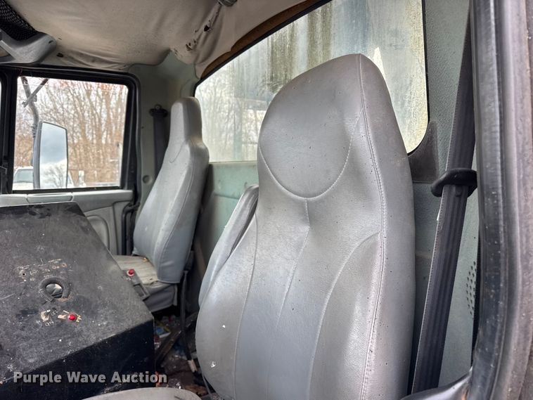 image for item EF2343 2004 International 7400 log loader truck