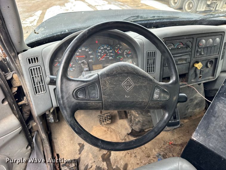 image for item EF2343 2004 International 7400 log loader truck