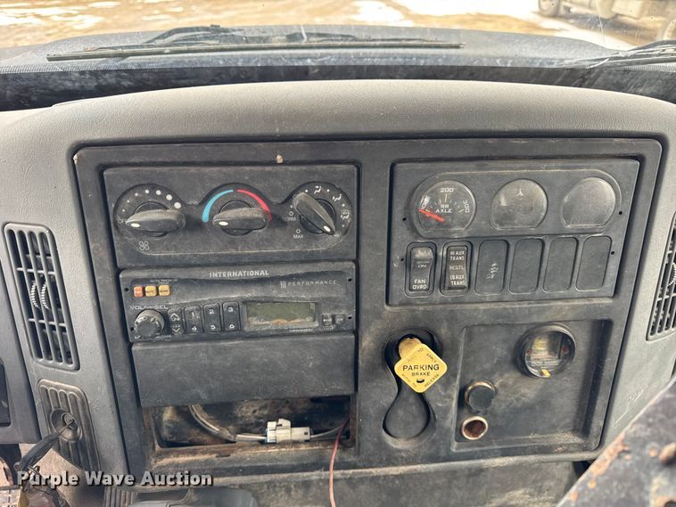 image for item EF2343 2004 International 7400 log loader truck