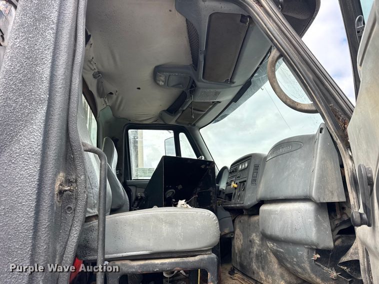 image for item EF2343 2004 International 7400 log loader truck