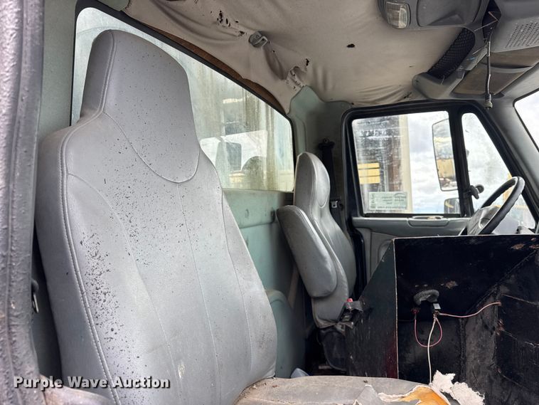 image for item EF2343 2004 International 7400 log loader truck