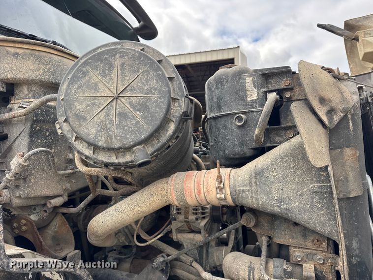 image for item EF2343 2004 International 7400 log loader truck