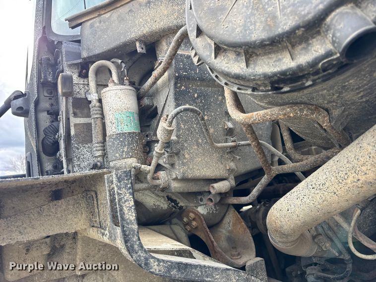 image for item EF2343 2004 International 7400 log loader truck