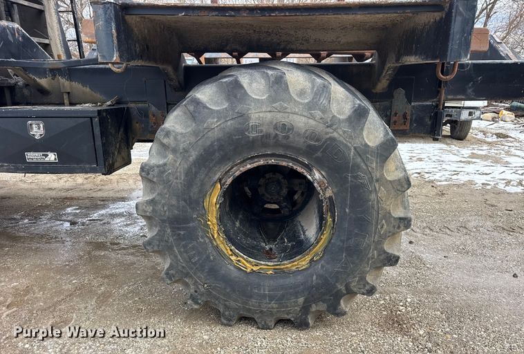 image for item EF2343 2004 International 7400 log loader truck