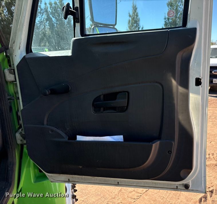 image for item EF6212 2009 International MA025 delivery truck