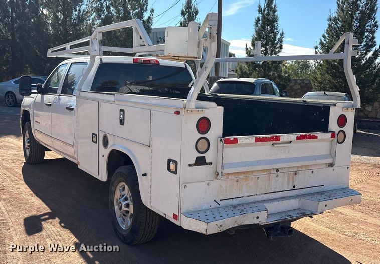 image for item EF6221 2015 Chevrolet Silverado 2500HD Crew Cab utility bed pickup truck