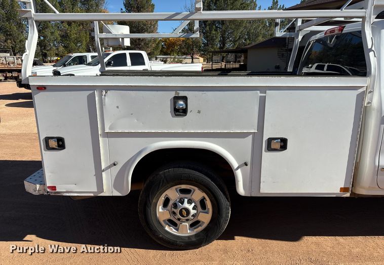 image for item EF6221 2015 Chevrolet Silverado 2500HD Crew Cab utility bed pickup truck