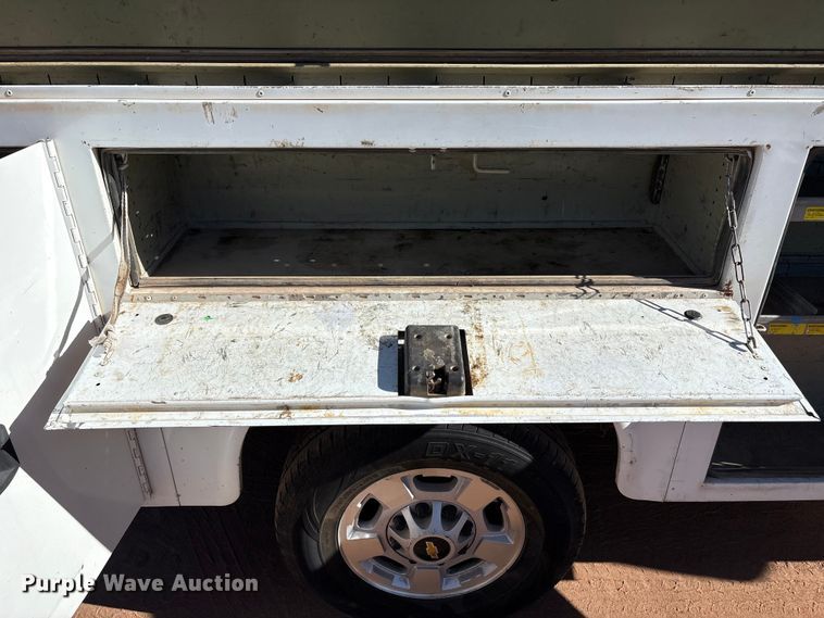 image for item EF6221 2015 Chevrolet Silverado 2500HD Crew Cab utility bed pickup truck