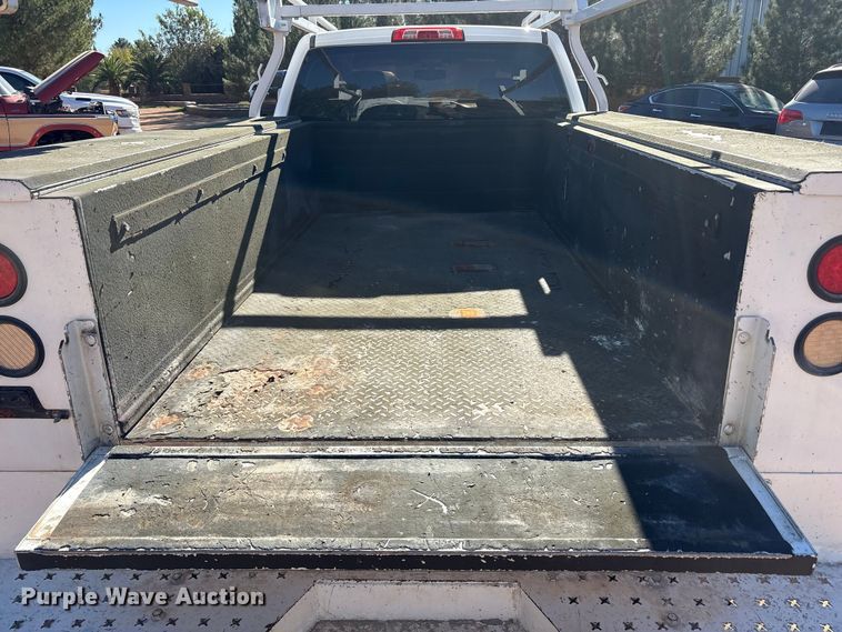 image for item EF6221 2015 Chevrolet Silverado 2500HD Crew Cab utility bed pickup truck