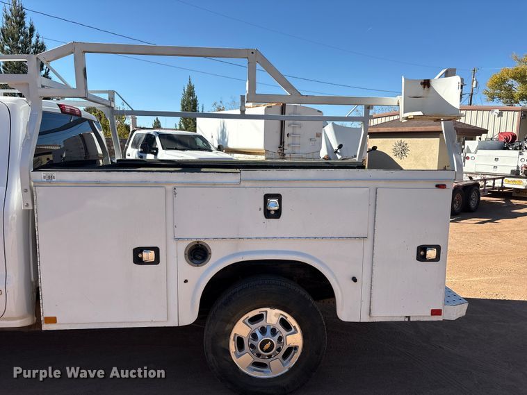 image for item EF6221 2015 Chevrolet Silverado 2500HD Crew Cab utility bed pickup truck