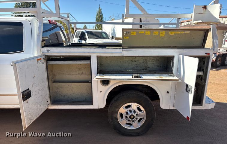 image for item EF6221 2015 Chevrolet Silverado 2500HD Crew Cab utility bed pickup truck