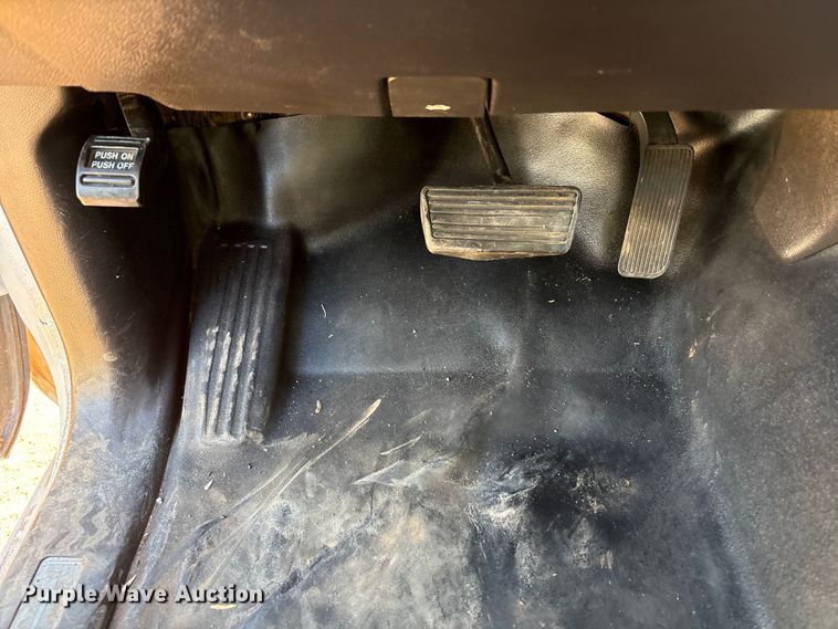 image for item EF6221 2015 Chevrolet Silverado 2500HD Crew Cab utility bed pickup truck