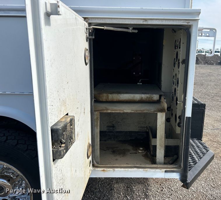 image for item EG0890 2012 Ford F550 Super Duty utility / service truck